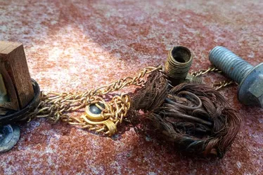 Imagem ilustrativa da imagem Dois homens são pegos em flagrante roubando fios de cobre da Compesa