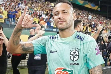 Imagem ilustrativa da imagem Dorival conversa com Neymar e define retorno do camisa 10 apenas em 2025