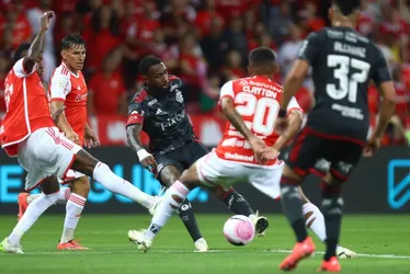 Imagem ilustrativa da imagem Em jogo atrasado, Internacional e Flamengo empatam no Beira-Rio pelo Brasileirão