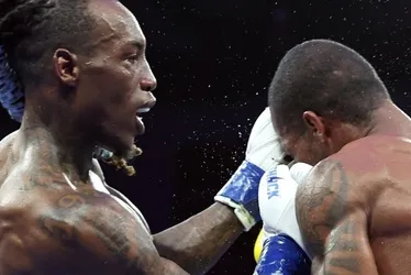 Imagem ilustrativa da imagem Em revanche, americano vence brasileiro e retoma mundial de boxe