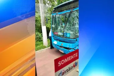 Imagem ilustrativa da imagem Engavetamento envolvendo três ônibus do Transcol deixa 17 pessoas feridas na Serra