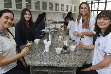 Imagem ilustrativa da imagem Escolas de Vitória usam culinária para tornar aulas de química mais atrativas