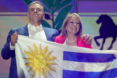 Imagem ilustrativa da imagem Esquerdista Yamandú Orsi é eleito presidente do Uruguai