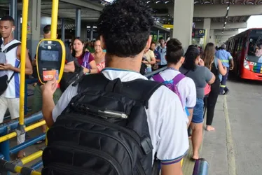 Imagem ilustrativa da imagem Estudantes da rede pública estadual terão transporte gratuito para o 2º dia do Enem