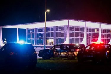 Imagem ilustrativa da imagem Explosões são ouvidas na praça dos 3 Poderes e corpo é encontrado em frente ao STF
