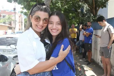 Imagem ilustrativa da imagem Famílias dão apoio emocional aos filhos no Enem