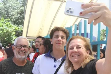 Imagem ilustrativa da imagem Famílias dão apoio emocional aos filhos no Enem