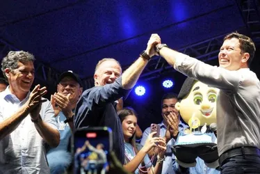 Imagem ilustrativa da imagem Governador e vice reforçam campanha em Vila Velha