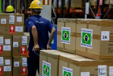 Imagem ilustrativa da imagem Governo envia kits para cidades do Amazonas que enfrentam seca severa