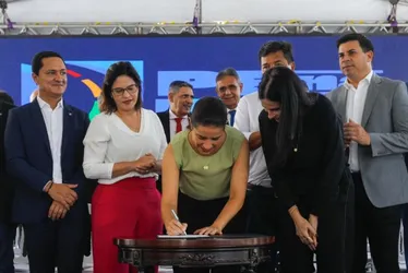 Imagem ilustrativa da imagem Governo estadual diz que faz maior investimento em estradas da história