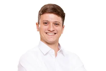 Imagem ilustrativa da imagem Hugo Luiz é eleito em Alfredo Chaves e se torna o prefeito mais jovem do ES
