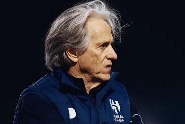 Imagem ilustrativa da imagem Jorge Jesus critica Dorival por ausência de Renan Lodi: 'Não está vendo o Al-Hilal"