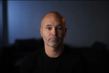 Imagem ilustrativa da imagem Lenda do Barcelona e da seleção espanhola, Iniesta anuncia aposentadoria
