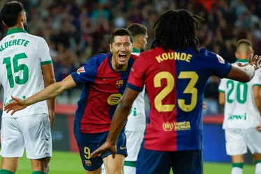 Imagem ilustrativa da imagem Lewandowski marca e garante 7ª vitória consecutiva do Barcelona em La Liga