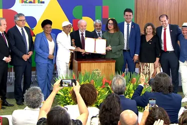 Imagem ilustrativa da imagem Lula sanciona lei que institui o Dia Nacional do Maracatu no Brasil