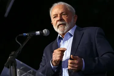 Imagem ilustrativa da imagem Lula defende incentivo para quem prestar Enem e seguir carreira de professor