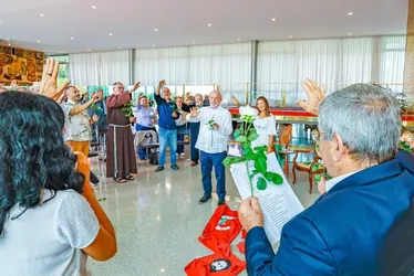 Imagem ilustrativa da imagem Lula faz cerimônia ecumênica no Planalto para celebrar 5 anos de soltura