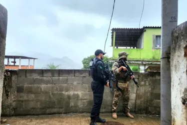 Imagem ilustrativa da imagem Mãe e filha presas em operação contra familiares de integrantes de facção no ES