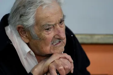 Imagem ilustrativa da imagem 'Meu futuro mais próximo é o cemitério', diz Mujica ao votar aos 89 anos