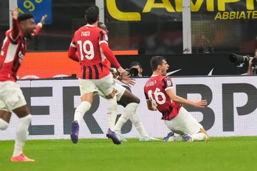 Imagem ilustrativa da imagem Milan marca no fim, derruba Internazionale e encerra jejum em clássicos no Italiano