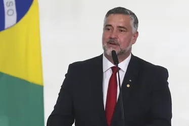 Imagem ilustrativa da imagem Ministro da Secom defende mudar escala 6x1 no trabalho: 'Terá sempre nosso apoio'