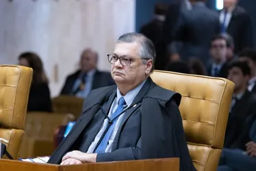 Imagem ilustrativa da imagem Dino manda suspender pagamento de R$ 4 bilhões em emendas e aciona PF