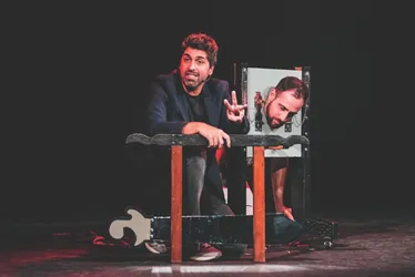 Imagem ilustrativa da imagem Mistura de mágica e humor no teatro em Vitória