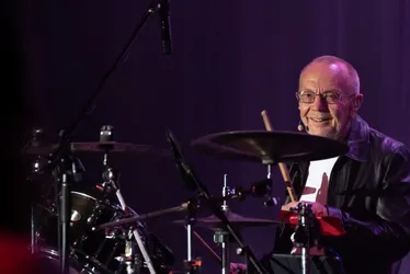 Imagem ilustrativa da imagem Morre o primeiro baterista do Bee Gees, Colin Petersen, aos 78 anos