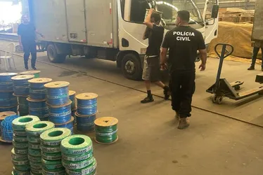 Imagem ilustrativa da imagem Mulher é presa por furto de mais de R$ 1 milhão em fios de cobre na Serra