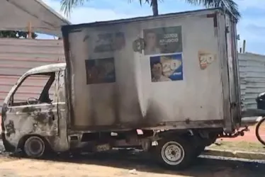Imagem ilustrativa da imagem Mulher é presa suspeita de incendiar caminhão da ex na Praia da Costa