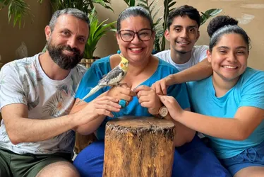 Imagem ilustrativa da imagem “Não nos vemos sem o Pipoca”, afirma família de Guarapari que adotou calopsita