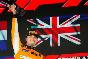 Imagem ilustrativa da imagem Norris elogia desempenho da McLaren no triunfo em Cingapura: 'Estávamos voando'