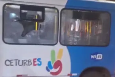 Imagem ilustrativa da imagem Ônibus são depredados após morte de adolescente em ação da PM em Vitória