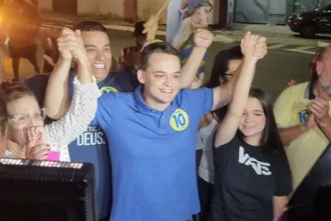 Imagem ilustrativa da imagem Pazolini agradece eleitores após reeleição em Vitória: "Caminhada continua"
