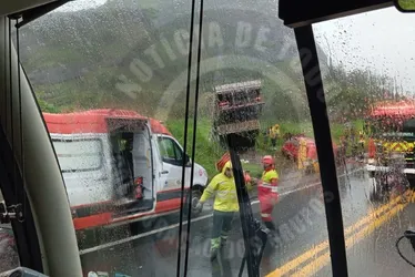 Imagem ilustrativa da imagem Pistas interditadas e helicóptero acionado após acidente com morte na BR-101