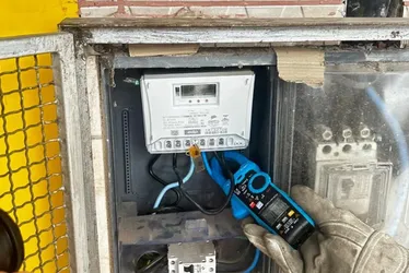 Imagem ilustrativa da imagem Polícia flagra furto de energia elétrica em distribuidora de bebidas em Cariacica
