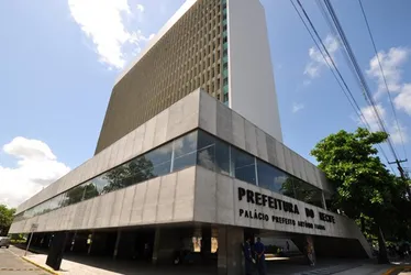 Imagem ilustrativa da imagem Forte cheiro de gás volta a assustar o Recife! Desta vez, tensão é na prefeitura