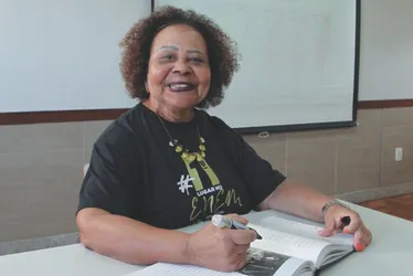 Imagem ilustrativa da imagem Professora há mais de 50 anos afirma: “Ainda me emociono”. Veja depoimentos