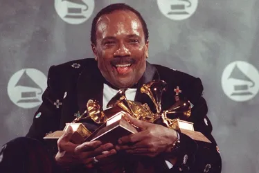 Imagem ilustrativa da imagem Quincy Jones, lendário produtor musical, morre aos 91; famosos prestam homenagens