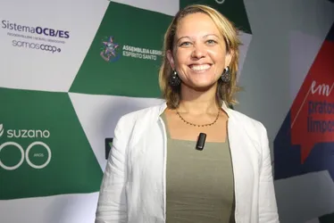 Imagem ilustrativa da imagem Robô vira sensação e faz abertura de evento sobre educação