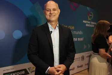 Imagem ilustrativa da imagem Robô vira sensação e faz abertura de evento sobre educação