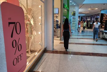 Imagem ilustrativa da imagem Shopping promove a Happy Friday com descontos de até 70% em produtos das lojas