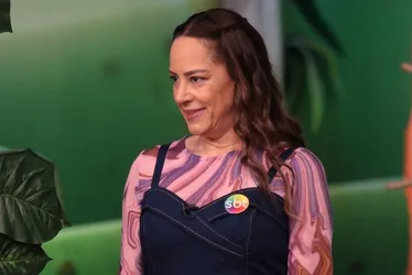 Imagem ilustrativa da imagem Silvia Abravanel volta à TV após morte de Silvio Santos e se emociona em discurso