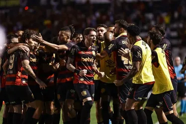Imagem ilustrativa da imagem Sport vence Ponte Preta por 4 a 0 e mantém sonho de subir à Série A