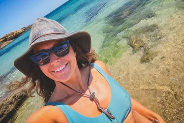 Imagem ilustrativa da imagem Surfista italiana morre após ser atingida no peito por peixe-espada