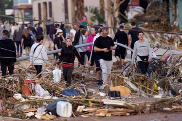 
          Imagem ilustrativa da imagem Tempestade violenta provoca estragos na Espanha; veja imagens
          