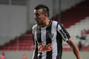 Imagem ilustrativa da imagem Tiva acerta com zagueiro ex-Galo