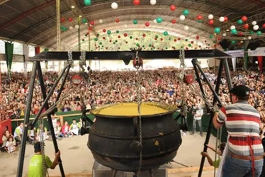 Imagem ilustrativa da imagem Tombo da polenta e show do Roupa Nova