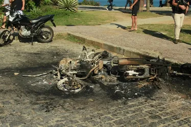 Imagem ilustrativa da imagem Torcedores do Peñarol saqueiam quiosques, entram em conflito com PM e vandalizam RJ