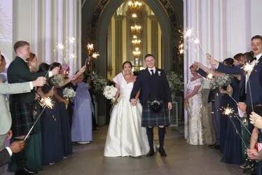 Imagem ilustrativa da imagem Tradição da Escócia emociona em casamento na Catedral de Vitória. Veja registros